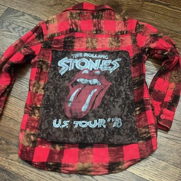 Unisex Red flannel w/ Rolling stone custom back - Picture 3 of 3